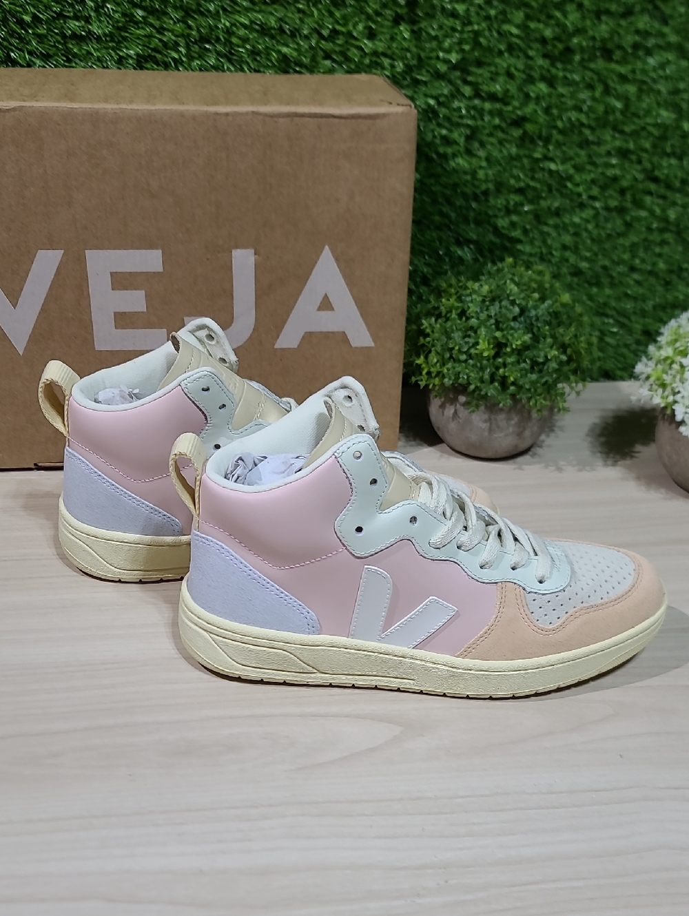 Veja Women's V-15 Sneakers Petale White Multico - US 7 NEW - Picture 3 of 9
